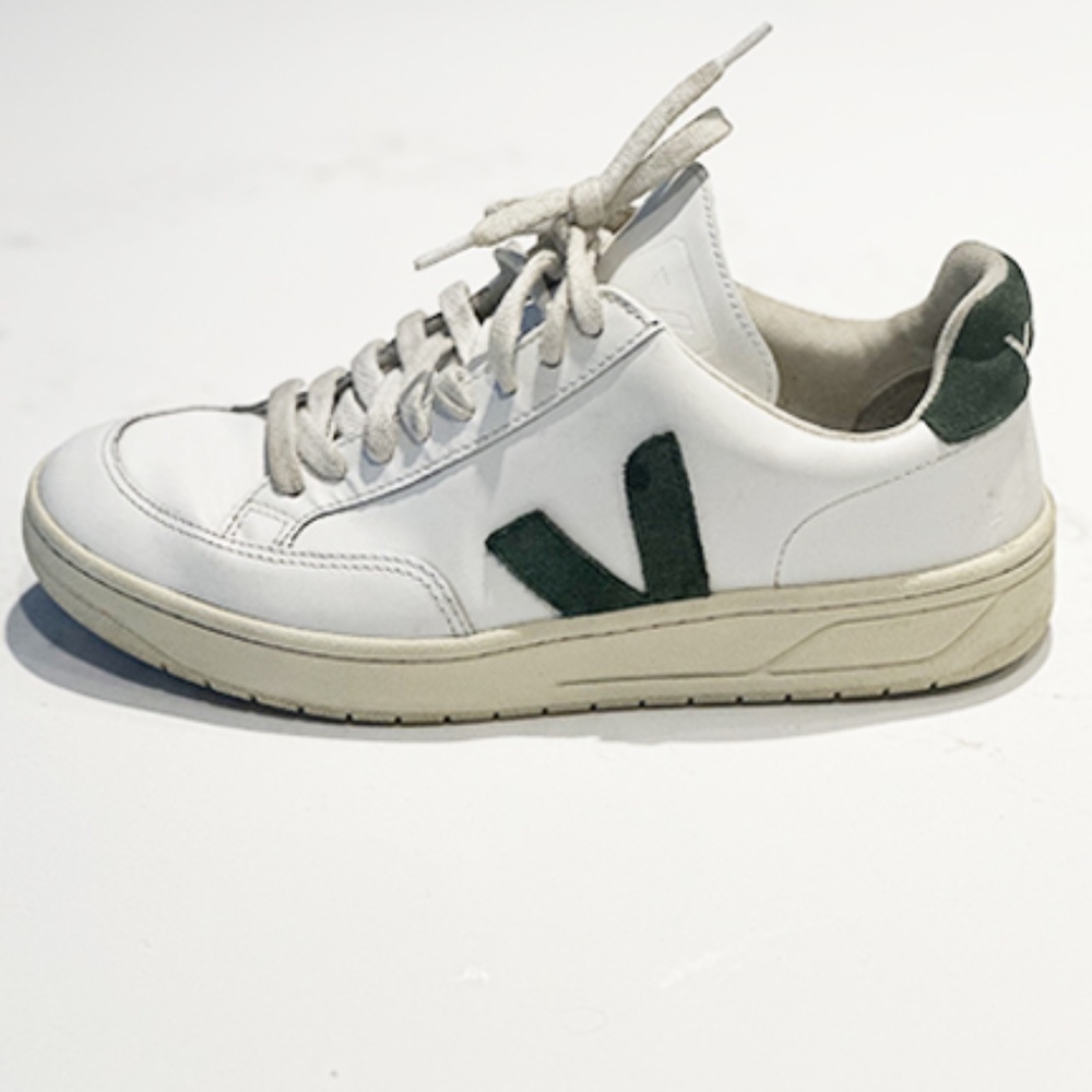 VEJA V-12 Sneakers in White / Green